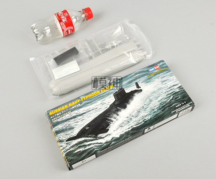 1:700 Marina russa Typhoon Cla - Model Kit Yacht recensione e prezzo